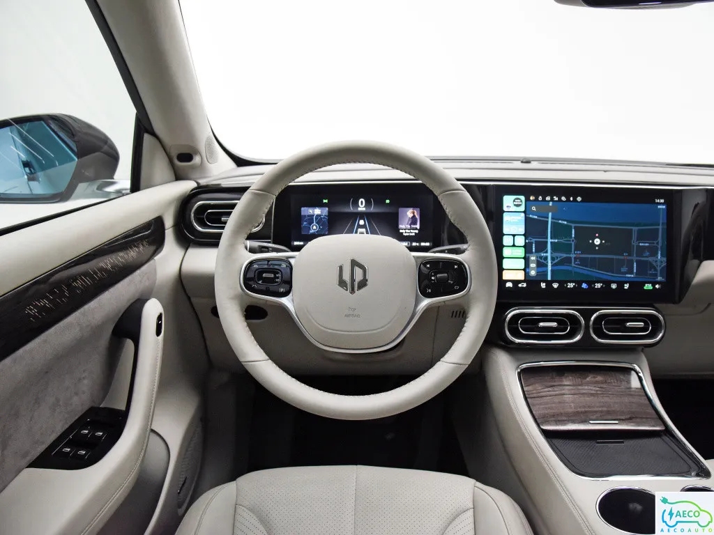 2021 Lingpao Sedan Top Rated EV Electric Car 170km/H 5 Seats Autopilot Highest Safety Rating