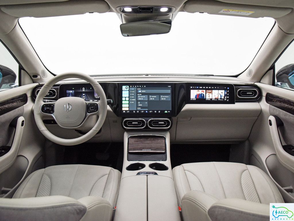 Best Lingpao EV 170km/H Electric Lingpao SUV Sedan Car Performance 5 Seats 480km Electric