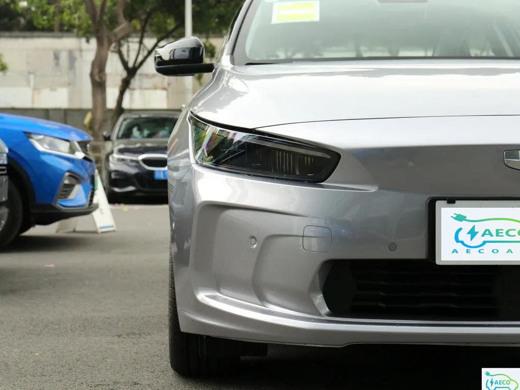 E Sedan EV Electric Car 5 Seats 150km/H Performance E-Drive Autopilot with Supercharger