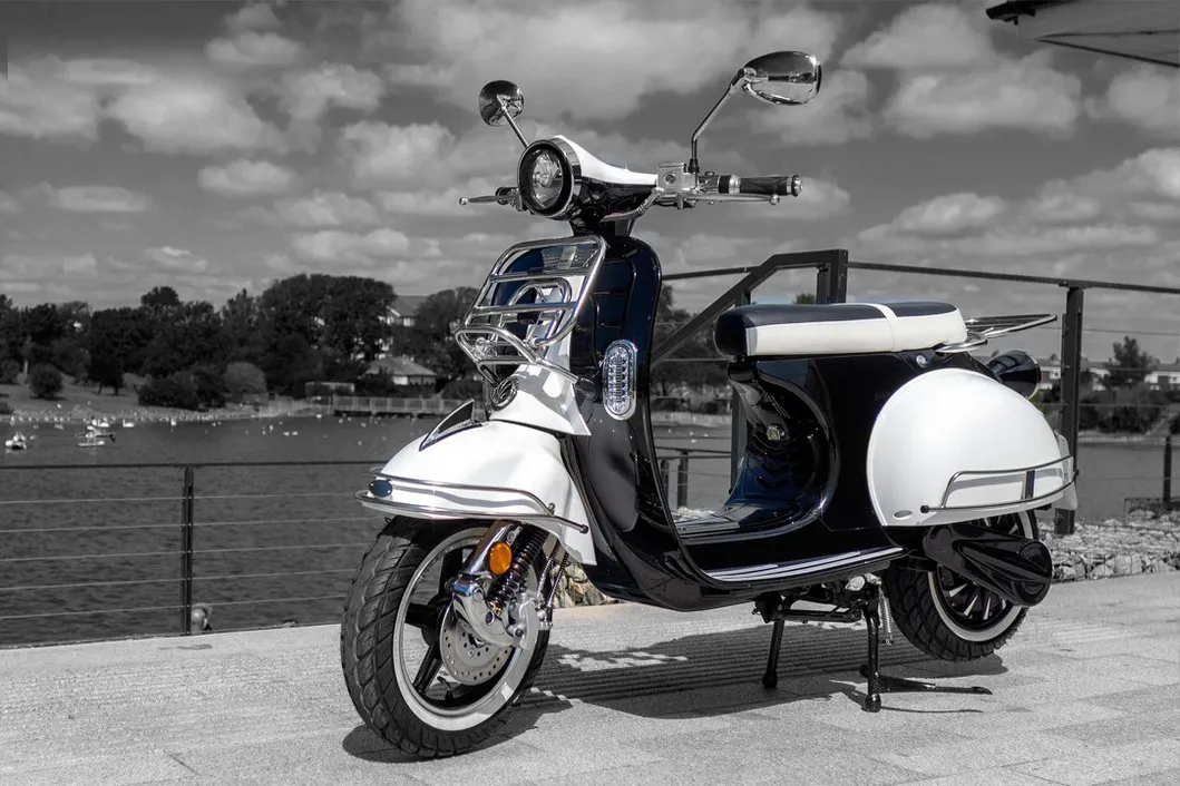 EEC EV2000 L1e 2000W Electric Scooter with LG/Greenway/Sams Lithium Battery
