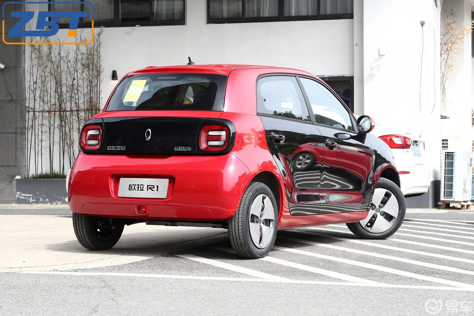 Hot Sale Changan Ora R1 EV Sedan 301km Nedc Long Range Electric Car Mini SUV with DC Fast Charge