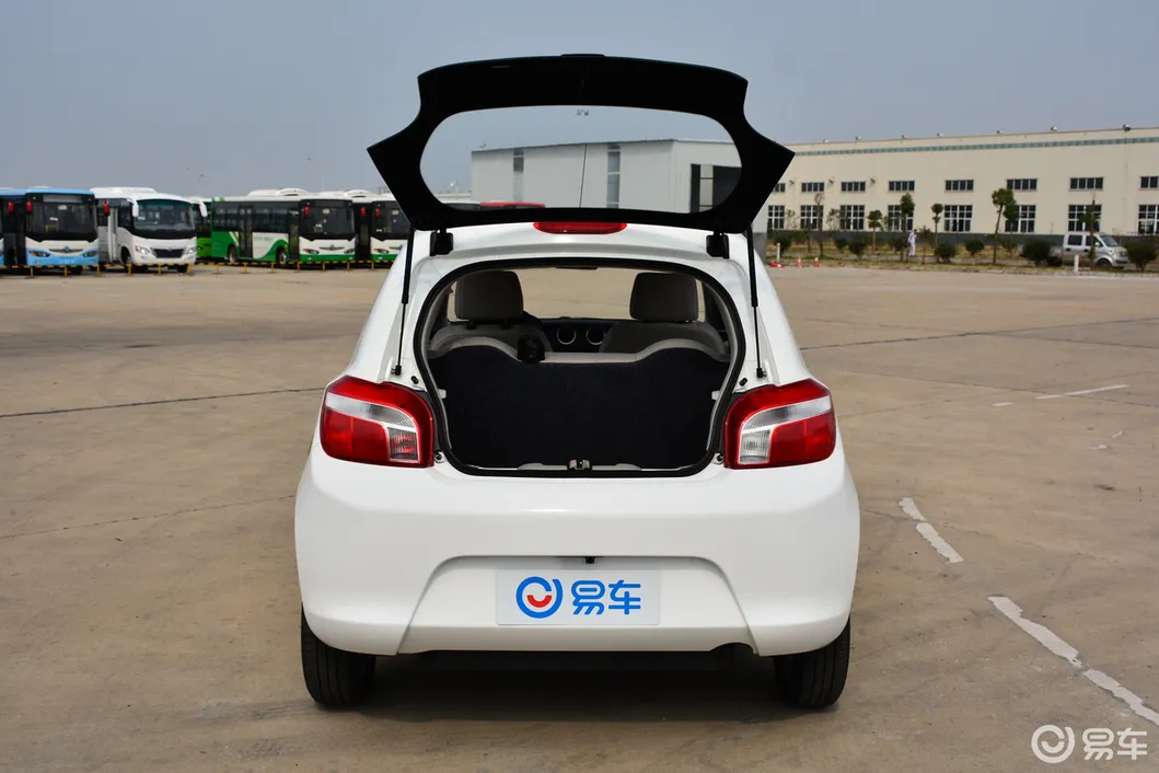Hot Sale DOT EEC Automotives L7e/L6e 4/2 Seaters Electric New Cars with Speed 60km Ternary Lithium Battery