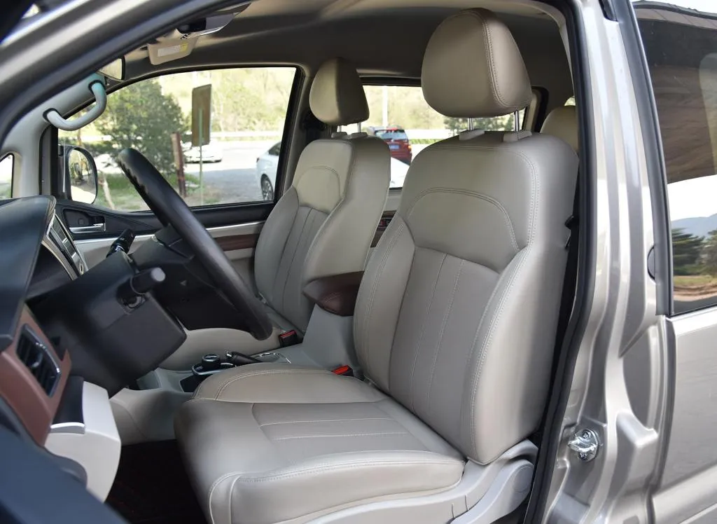 Lingzhi M5 5 Seats Gl EV 100km/H Electric Car Performance High Rating 400km EV