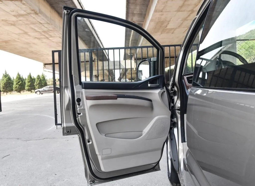 Lingzhi M5 5 Seats Gl EV 100km/H Electric Car Performance High Rating 400km EV