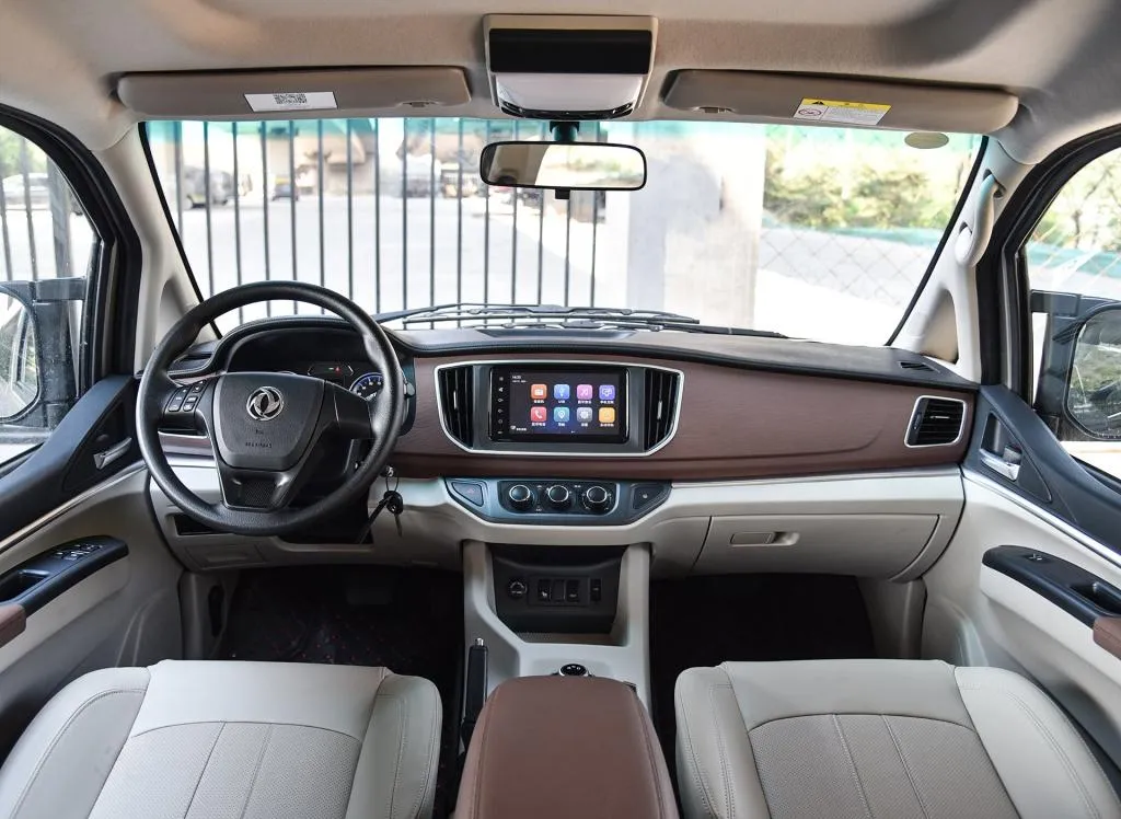 Lingzhi M5 5 Seats Gl EV 100km/H Electric Car Performance High Rating 400km EV